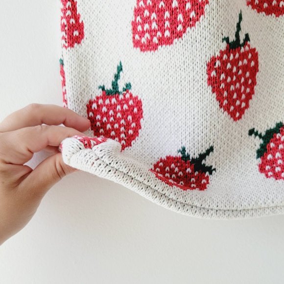 Strawberry small tote stretchy fabric tote colors red and cream - Picture 4 of 4